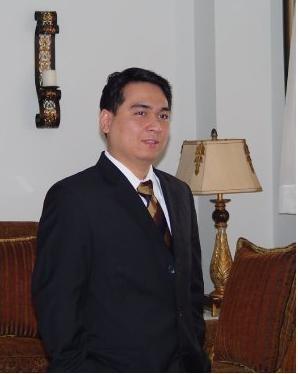 Melvin Ramos photo